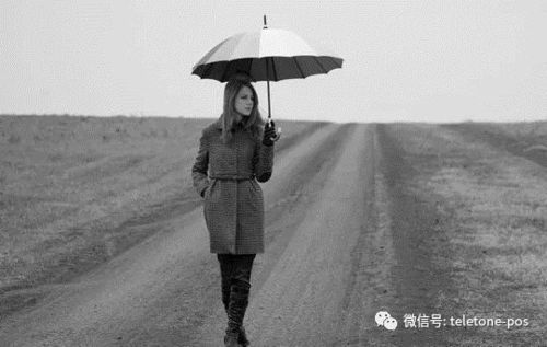 励志文章 没有伞的孩子必须努力奔跑